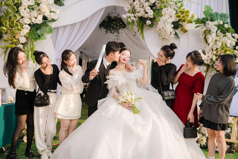 Đám hỏi, đám cưới của cặp đôi may mắn diễn ra đúng như kế hoạch 